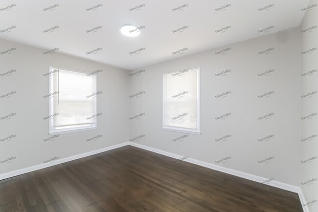 Building Photo - 10706 Ewing Ave