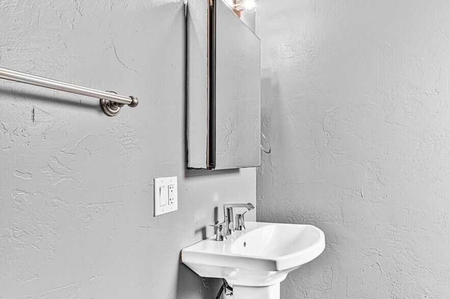 Building Photo - 433 Nebraska Ave