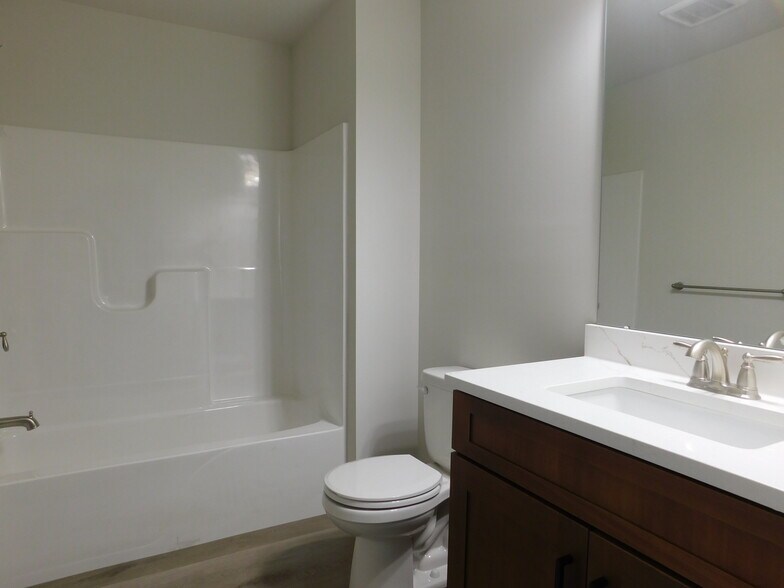 Building Photo - 1513 Maple St