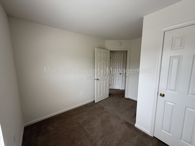 Building Photo - 219 Merrill Ct