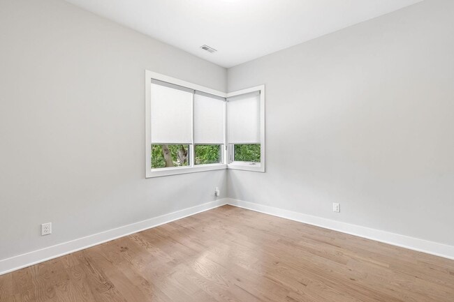 Building Photo - Walkable Luxury in Edgehill