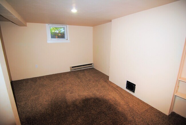 Building Photo - Charming 3 Bedroom, 2 Bath House For Rent!!