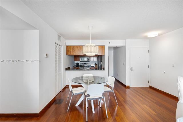 Building Photo - 1200 Brickell Bay Dr