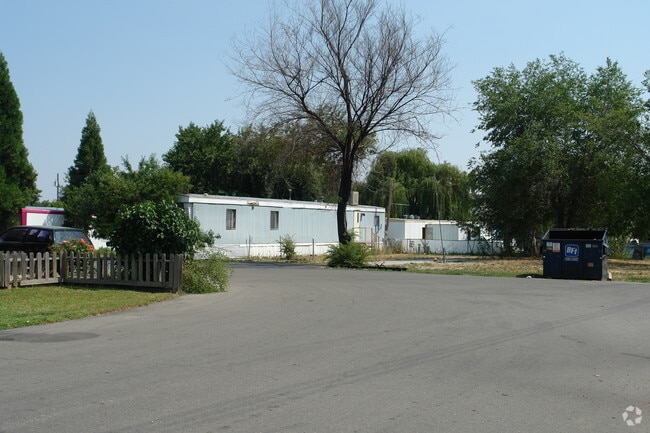 Primary Photo - 8417 W Fairview Ave