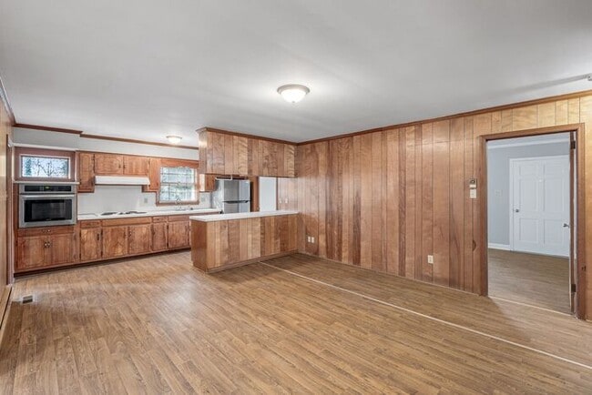 Building Photo - Large Brick Ranch, New Wood Like Flooring Throughout, Just Painted, LR, Den, Sun Room, Carport!