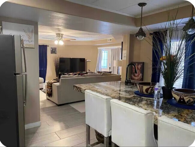 Building Photo - 488 Lana Ct