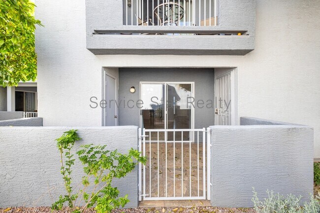 Building Photo - 220 N 22nd Pl