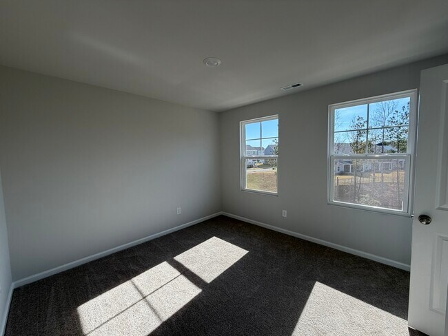 Building Photo - Carolina Springs