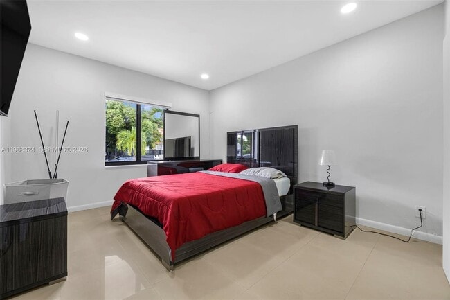 Building Photo - 2244 SW 10th St