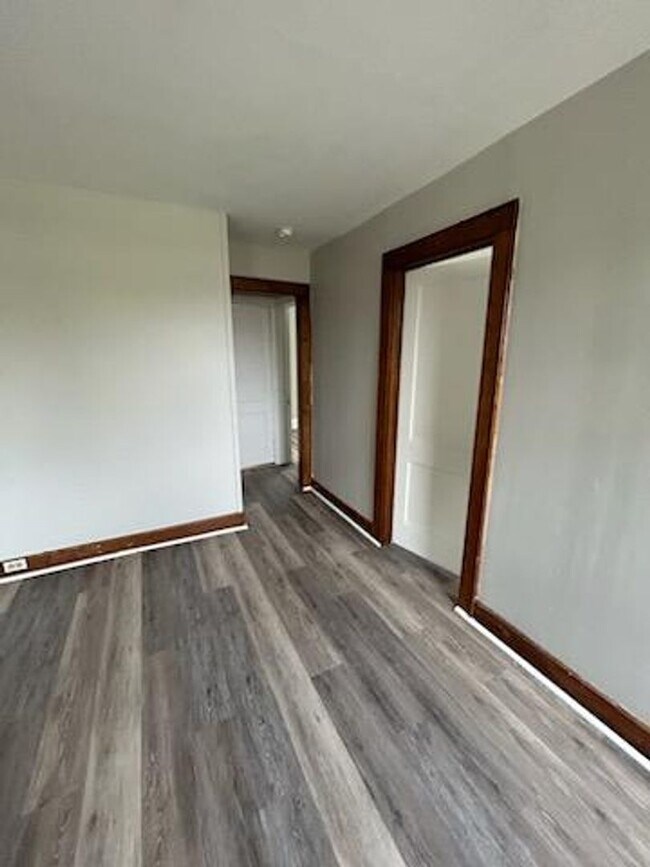 Building Photo - Joughin600