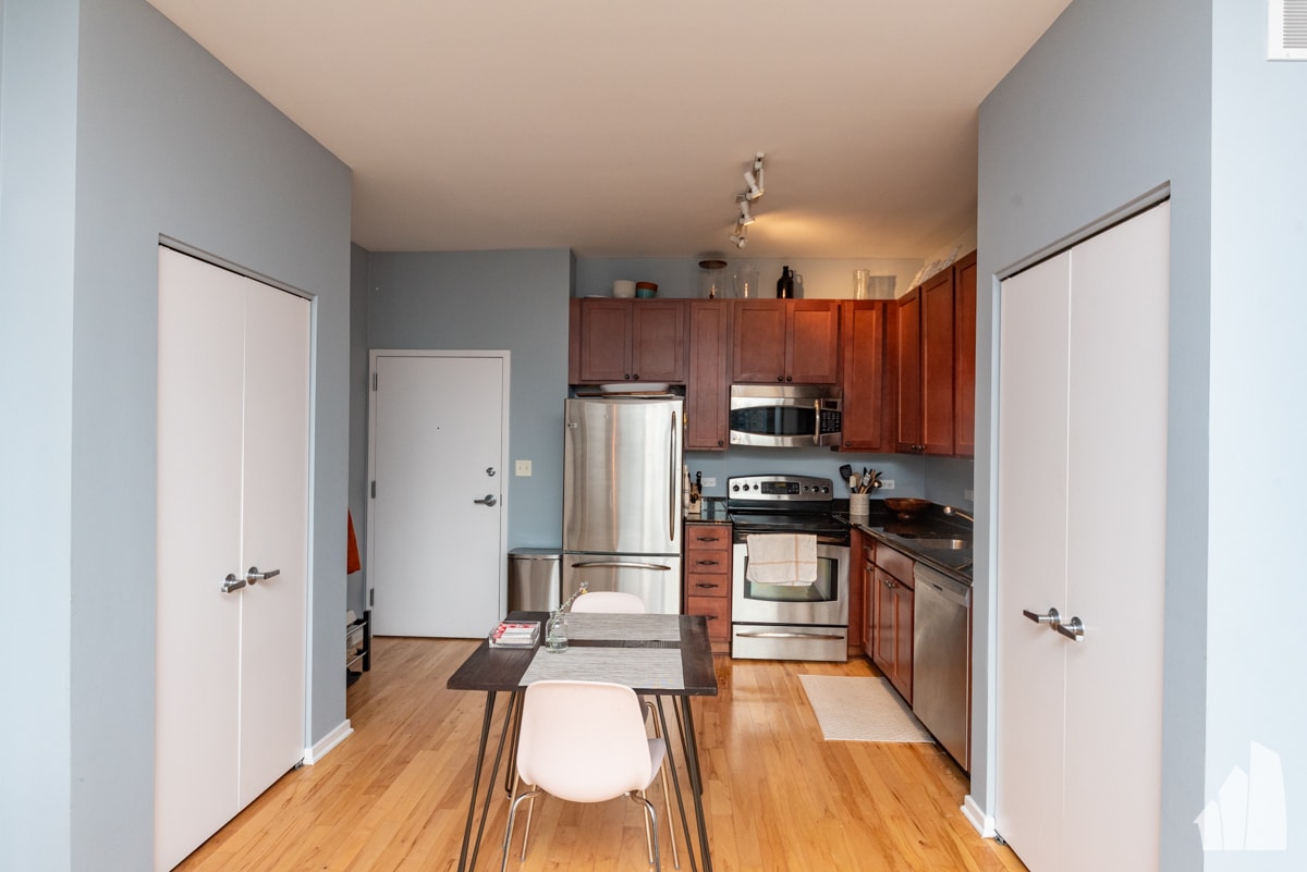 Building Photo - 1 E 8th St