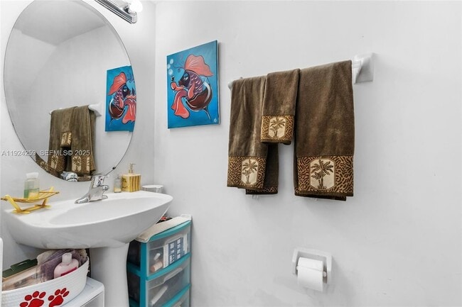 Building Photo - 230 SE 29th Ave