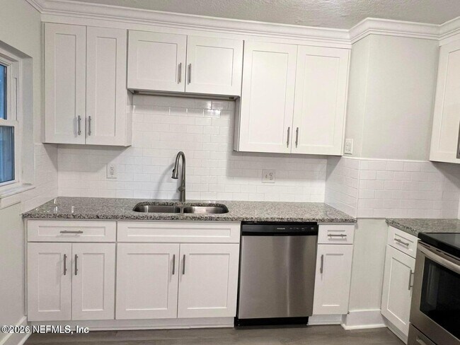 Building Photo - 1961 New Haven Rd