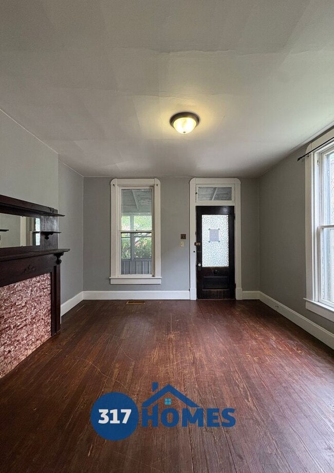 Building Photo - Lovely 2 Bedroom Duplex