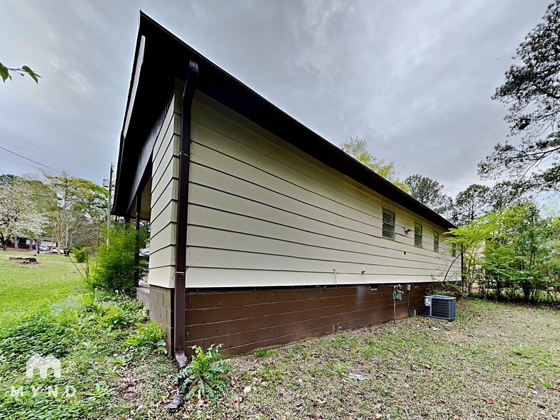 Building Photo - 6242 Green Acres Dr SW