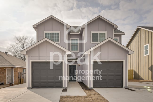 Primary Photo - $1475! 2Bed/1.5bath Duplex Available for Rent! Free Application BLACK FRIDAY DEAL Ends 11/29!