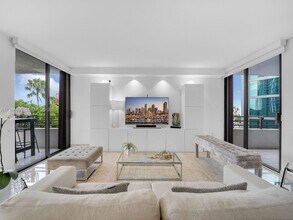 Building Photo - 151 SE 15th Rd