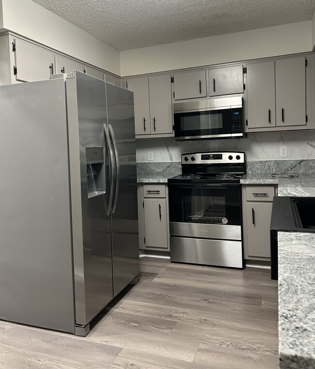 Building Photo - 912 McCay Ave