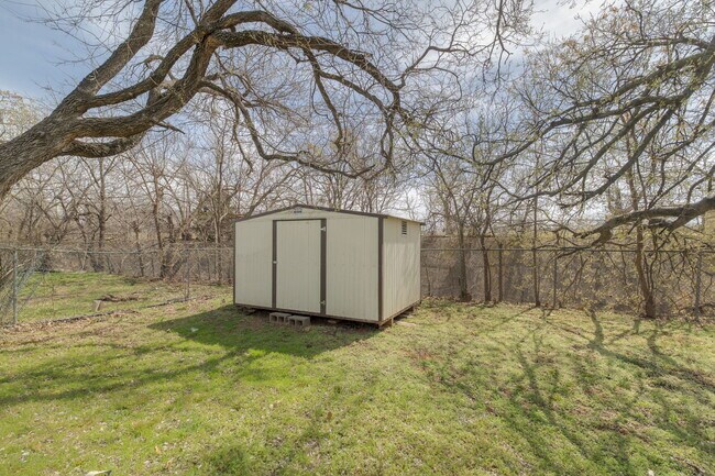 Building Photo - 2416 NW 40th St