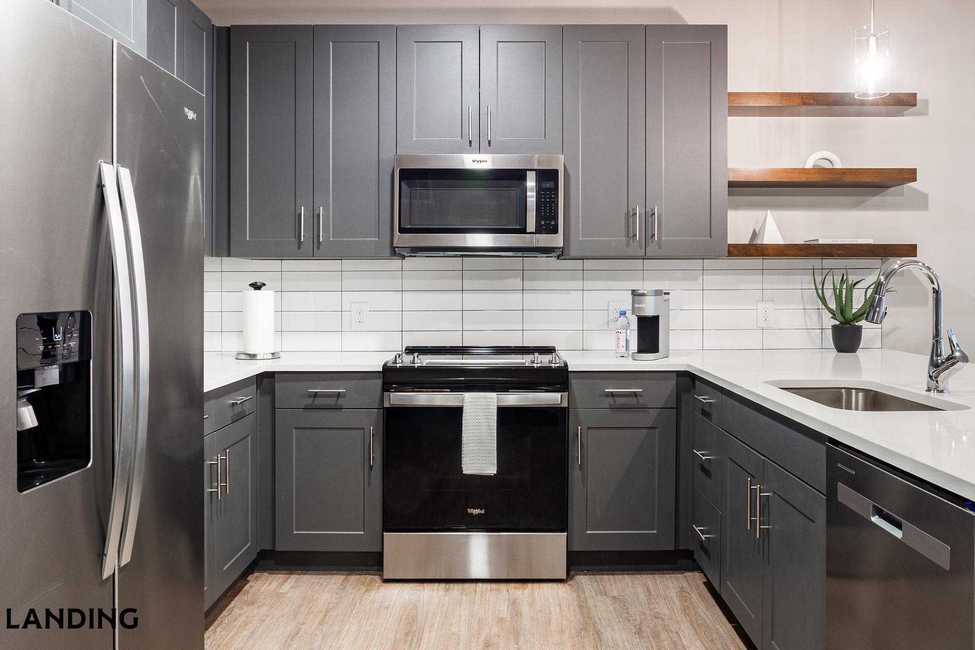 Building Photo - 415 E 2nd St S