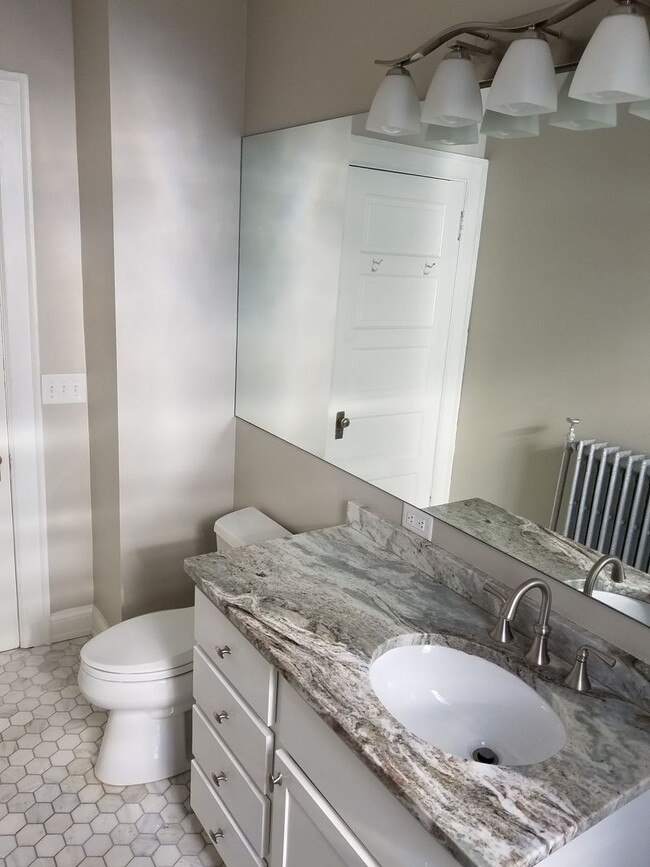 Building Photo - 3272 N Hackett Ave