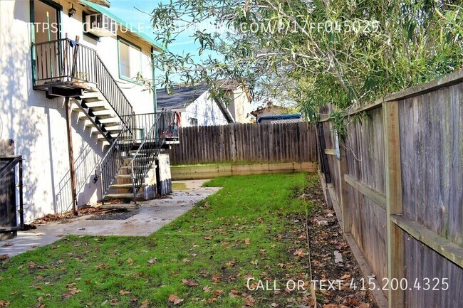 Building Photo - 701 Oakland-