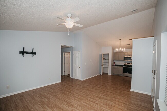 Building Photo - Charming 3 bed, 2 bath Mt. Pleasant Rental
