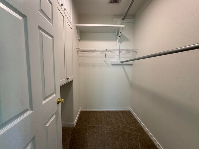 Building Photo - 418 White Heron Dr