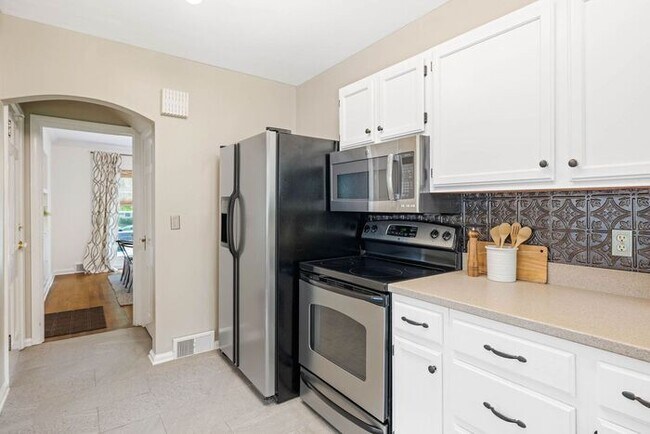 Building Photo - Sweet Warfleigh Home 3 Bedroom 2.5 bath Motivated To Rent!