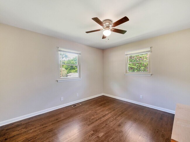 Building Photo - 450 Bouton Dr