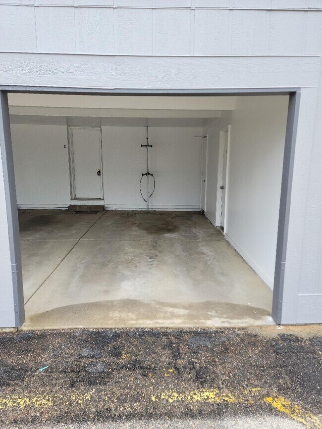 Building Photo - MOVE IN READY!! 2-Bedroom Boulder Condo