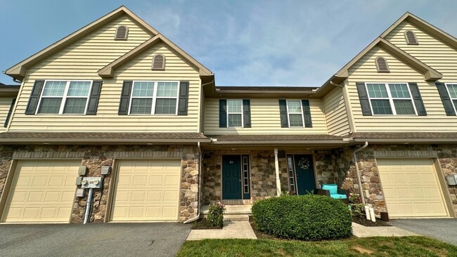 Building Photo - 210 Mount Olive Ln