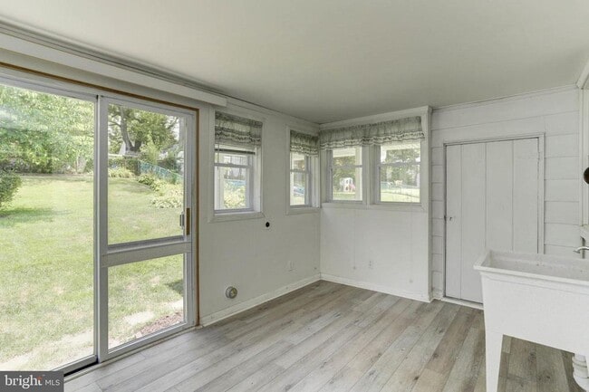 Building Photo - 5726 Crawford Dr