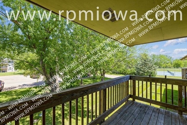 Building Photo - 2056 NW Hickory Ln