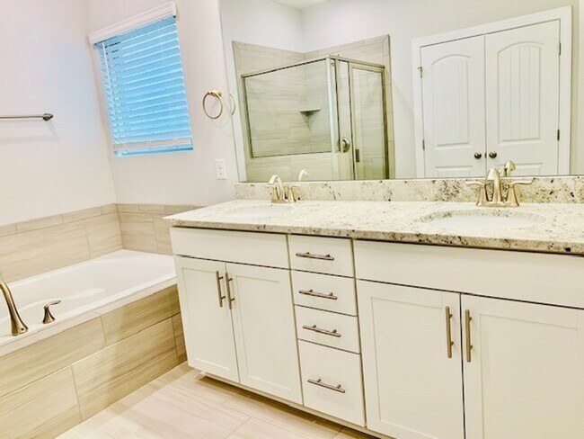 Building Photo - Available NOW!  Stunning 4 bed, 2.5 bath residence in the highly sought-after Foxland Harbor Golf...