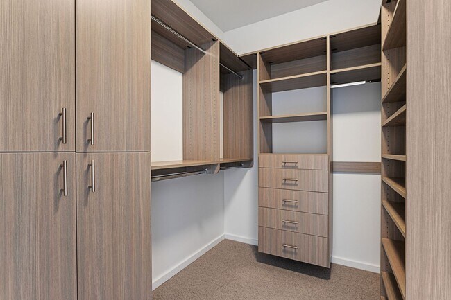 Building Photo - The Vista - 2 bed/2.5 bath Pearl District Condo w/parking/storage/concierge/most utilities/amenities