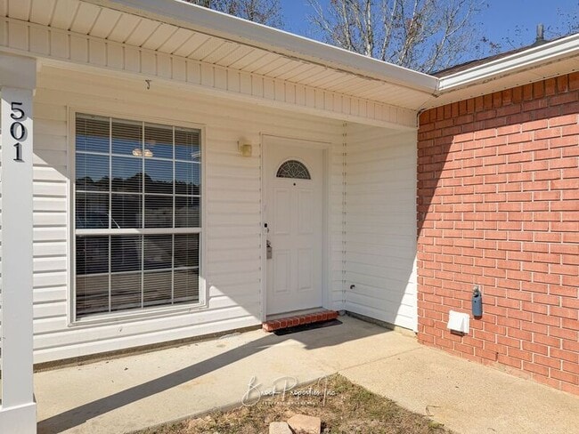 Building Photo - 501 Ashwood Ln