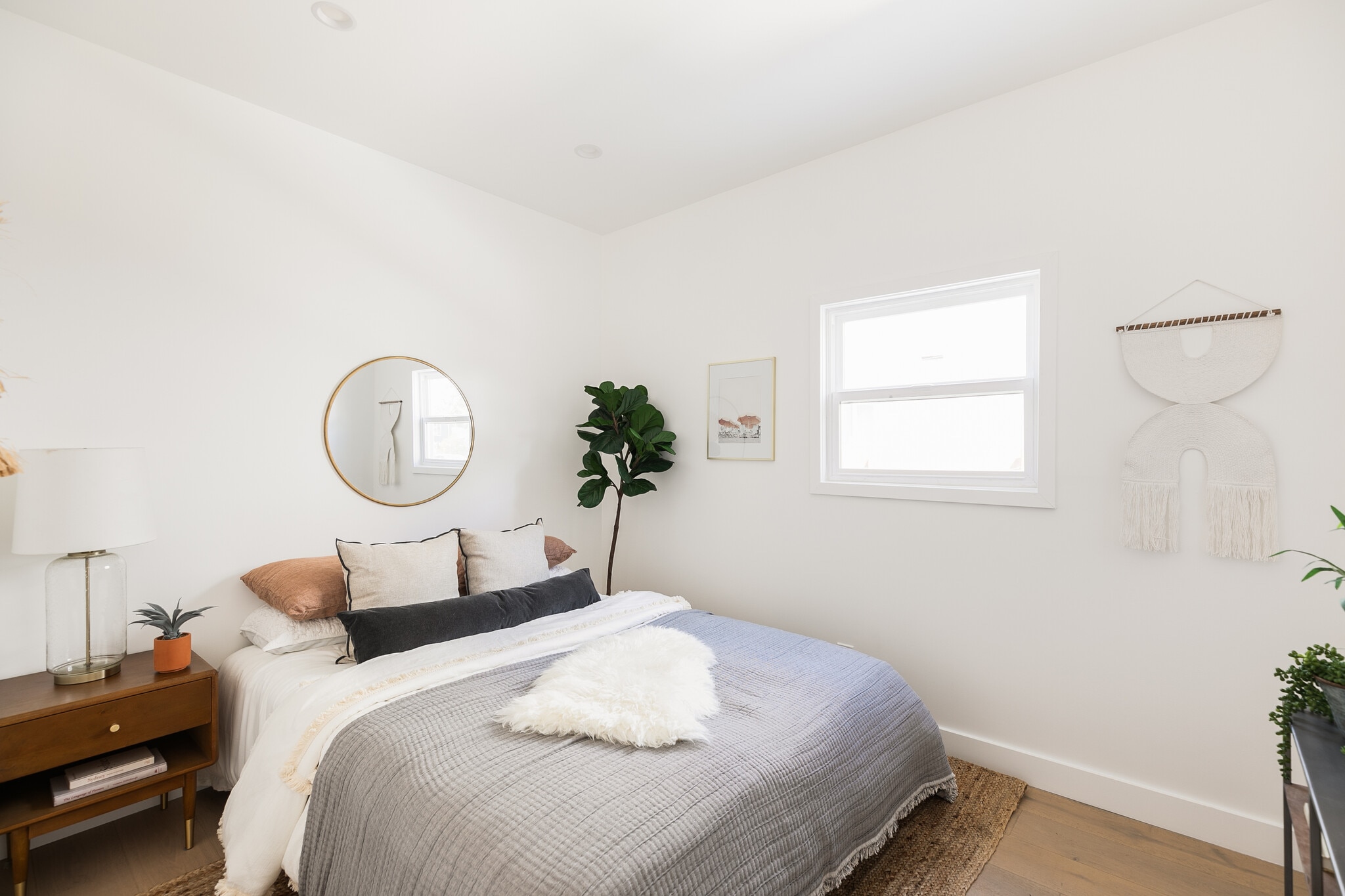 Building Photo - 5847 Ernest Ave