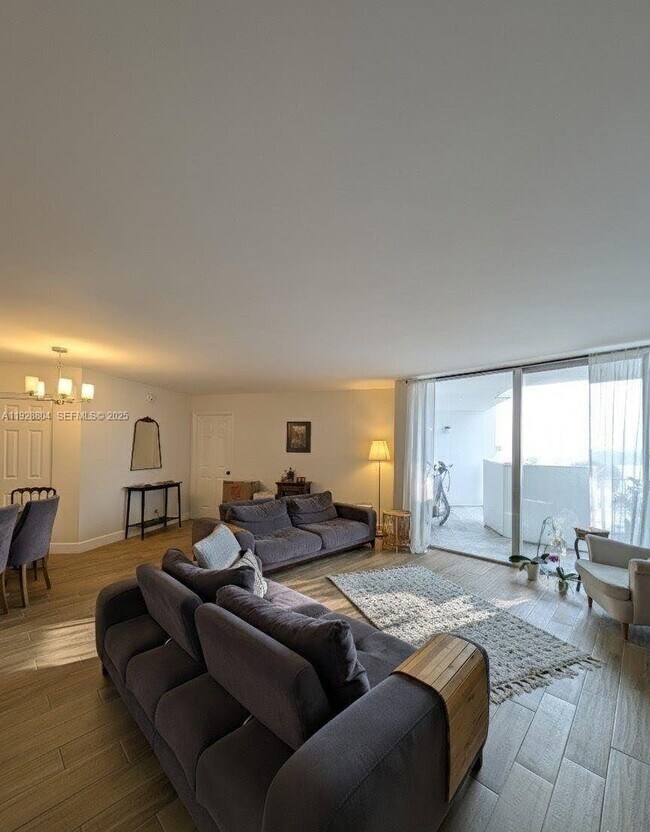 Building Photo - 1200 NE Miami Gardens Dr