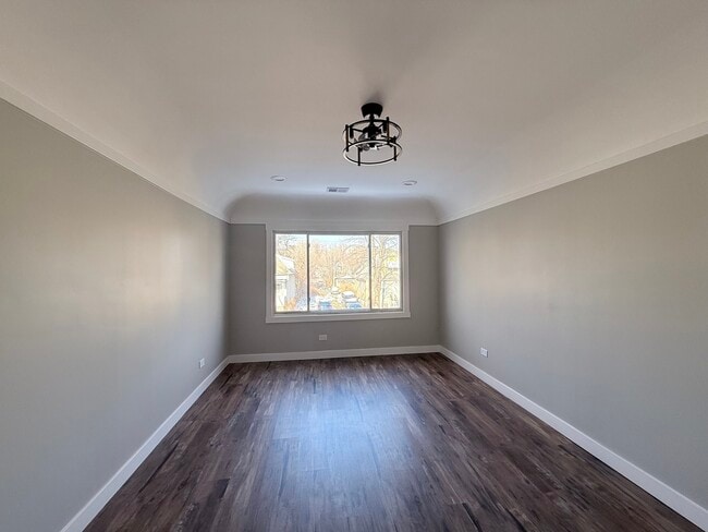 Building Photo - 315 W 111th St