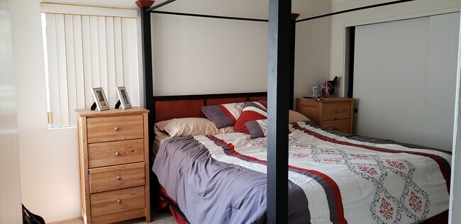 Building Photo - Las Palmas Downstairs Condo