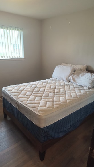 Building Photo - 3414 NE 11th Pl