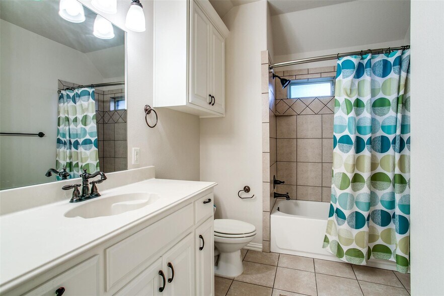 Building Photo - 1805 Castle Ct