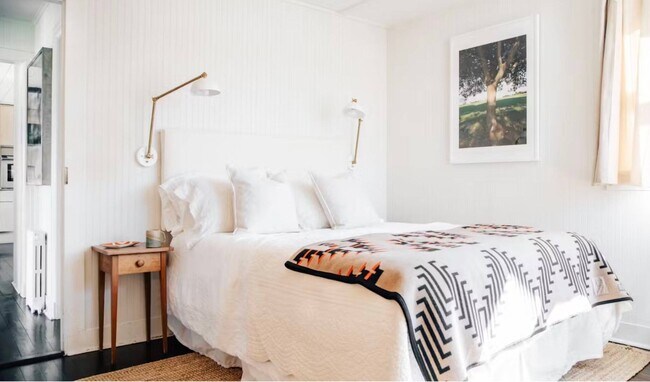 Building Photo - 23 Mulford Ln