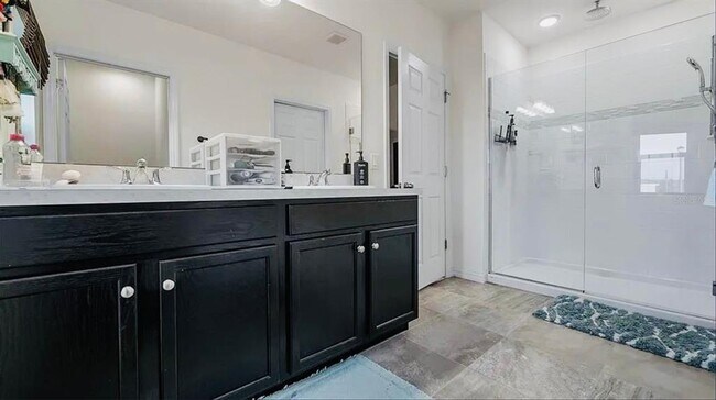 Building Photo - 9760 Kinmore Dr