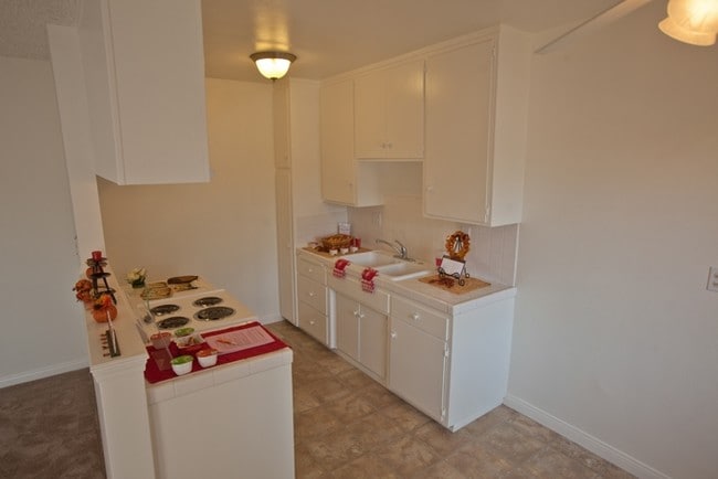 2BR/1BA - 16236 Cornuta Apartments