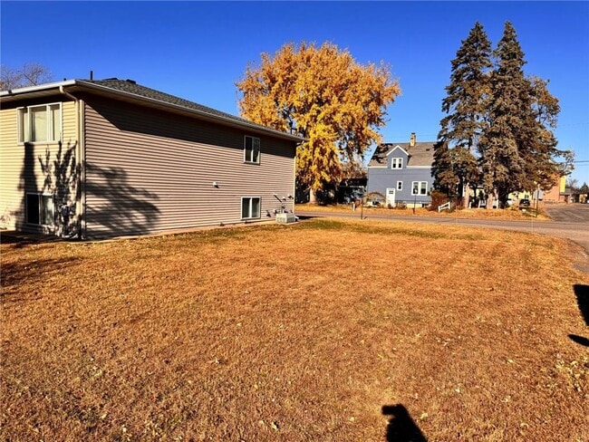 Building Photo - 810 16th St S