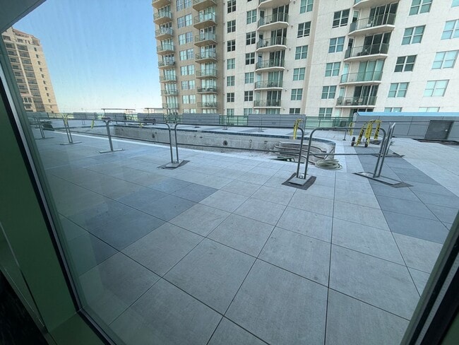 Building Photo - The Peninsula #1706