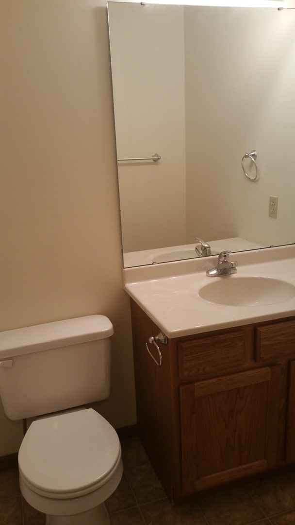 Building Photo - Great 3 Bedroom House Near Lake Shawnee