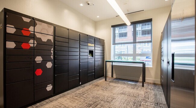 Building Photo - 1820 Fonthill Ct